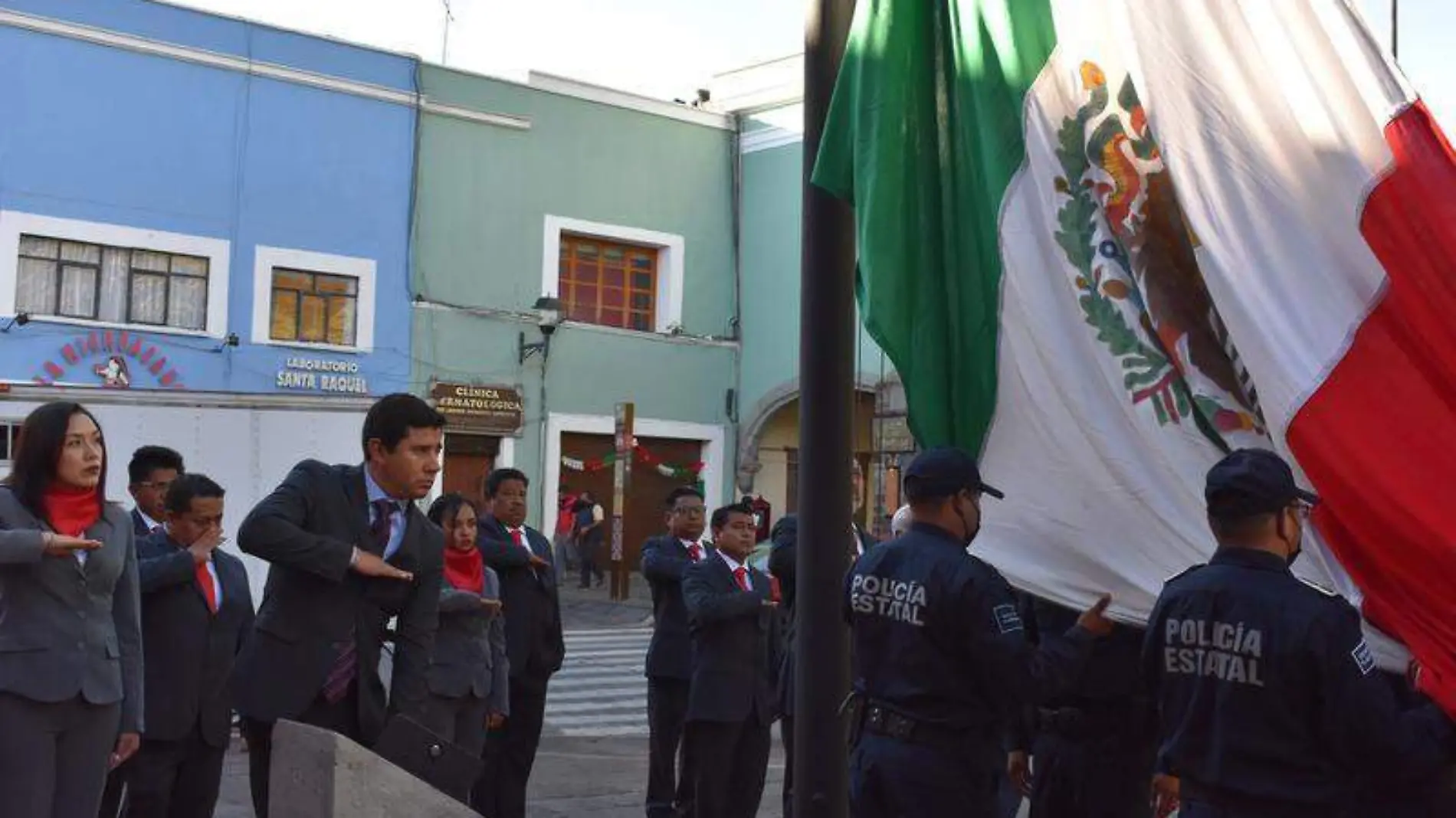 Iza bandera Santa Cruz 1